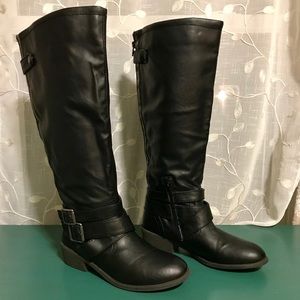 Pink & Pepper black boots